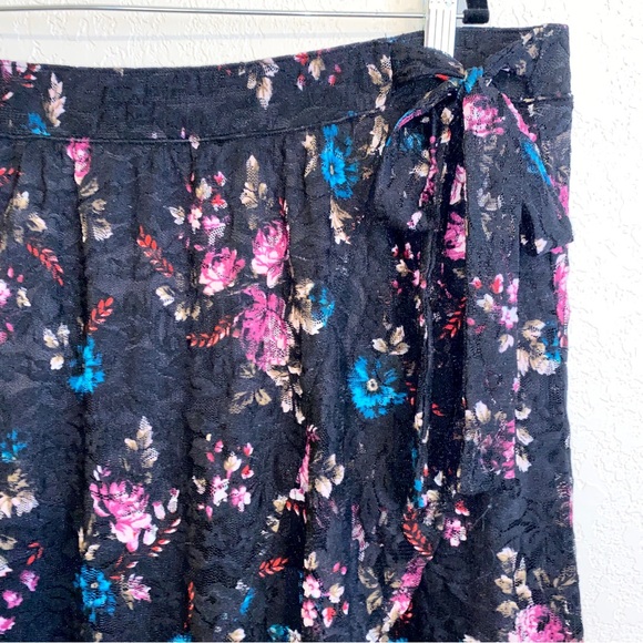 Lane Bryant Mock Wrap Black Floral Lace Skirt Hi Low Midi Size 22/24 - Picture 5 of 10